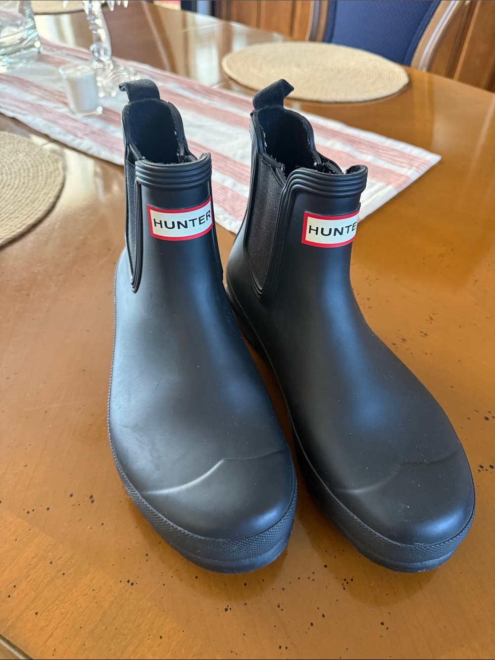 Hunter Women’s Black Chelsea Rain Boots - size 9